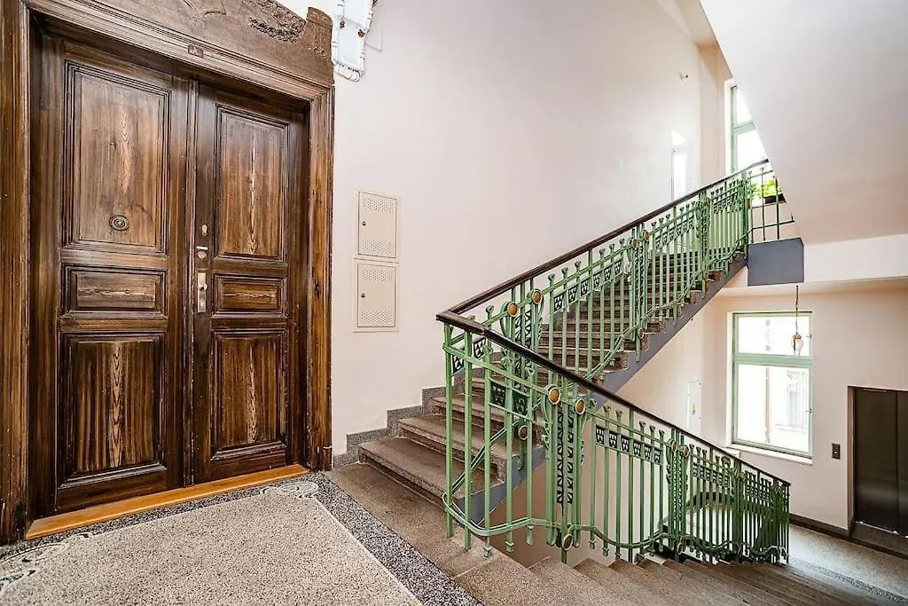 Stylish 2-Bedroom With Balcony Prag Tjeckien