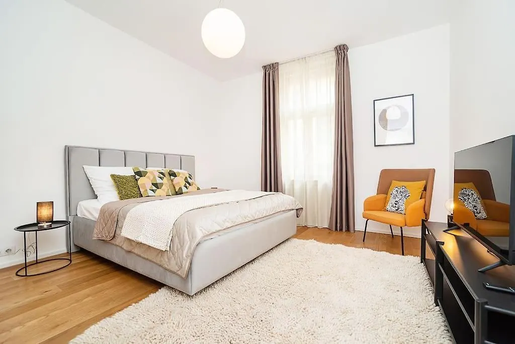 Stylish 2-Bedroom With Balcony Prag 0*,