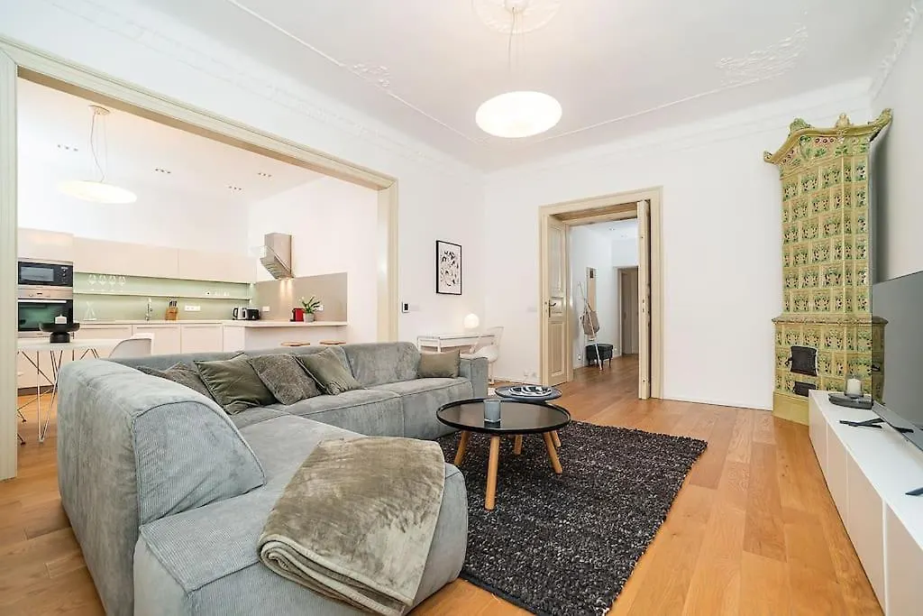 Stylish 2-Bedroom With Balcony Prag
