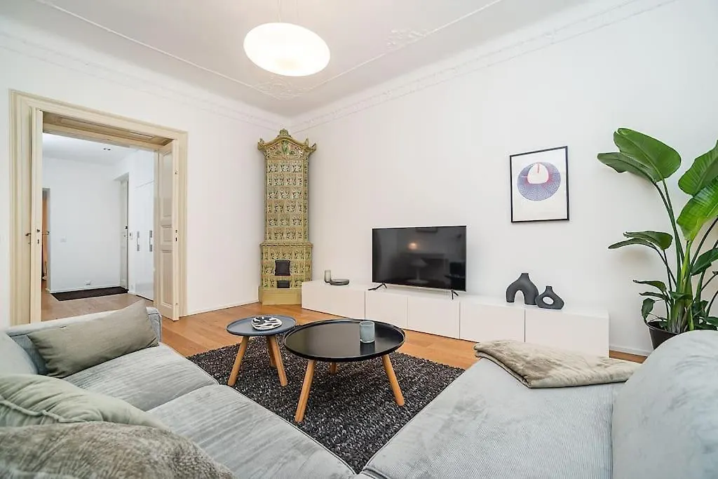 Stylish 2-Bedroom With Balcony Prag