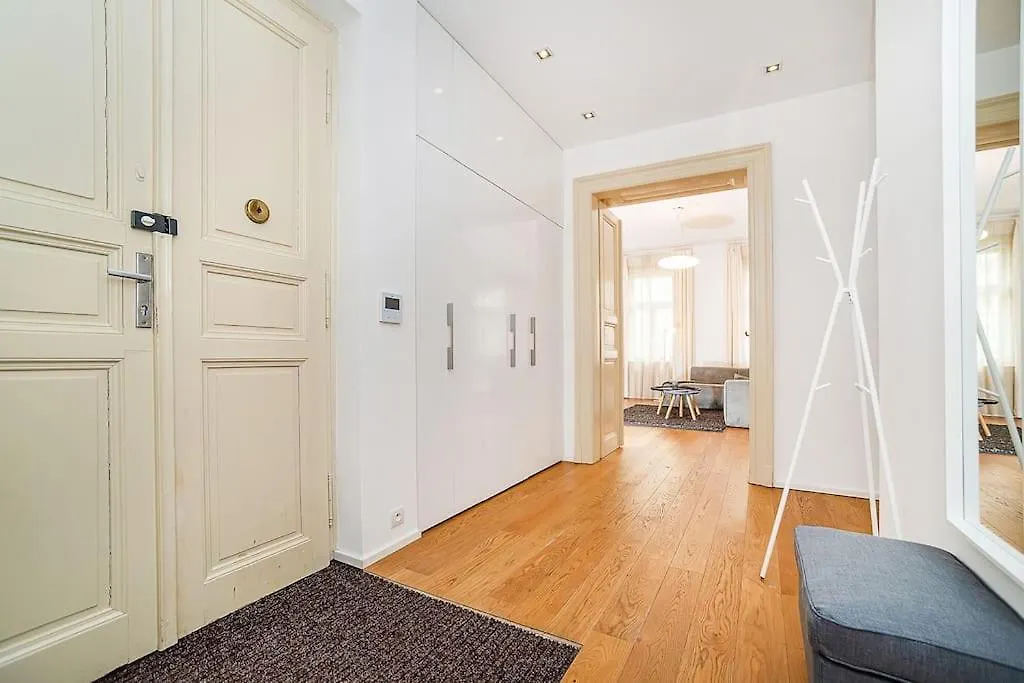Stylish 2-Bedroom With Balcony براغ جمهورية التشيك