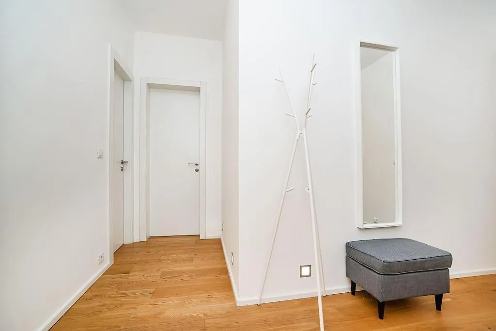 شقة Stylish 2-Bedroom With Balcony براغ