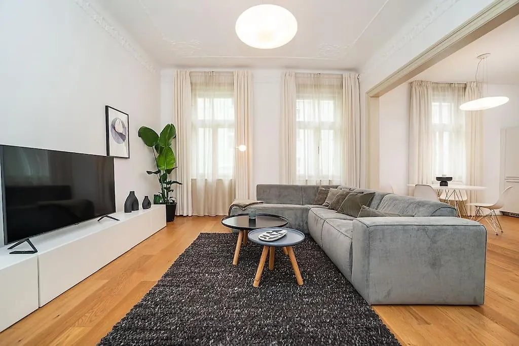 Stylish 2-Bedroom With Balcony براغ شقة