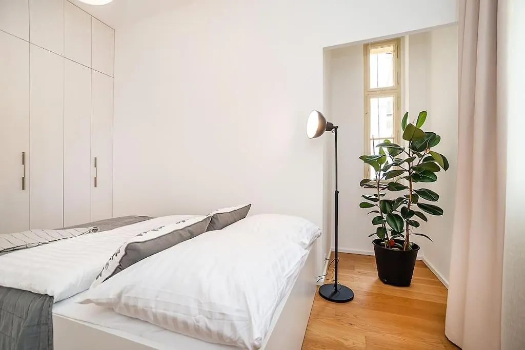 Stylish 2-Bedroom With Balcony براغ شقة
