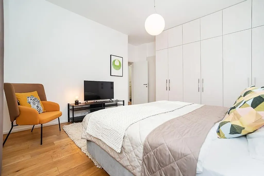 Stylish 2-Bedroom With Balcony براغ شقة